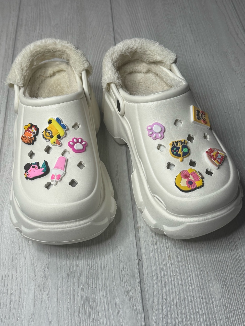 White platform slip on shoes, clogs with strap, lined